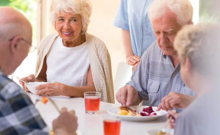 Breve guía para comer de manera saludable durante el envejecimiento